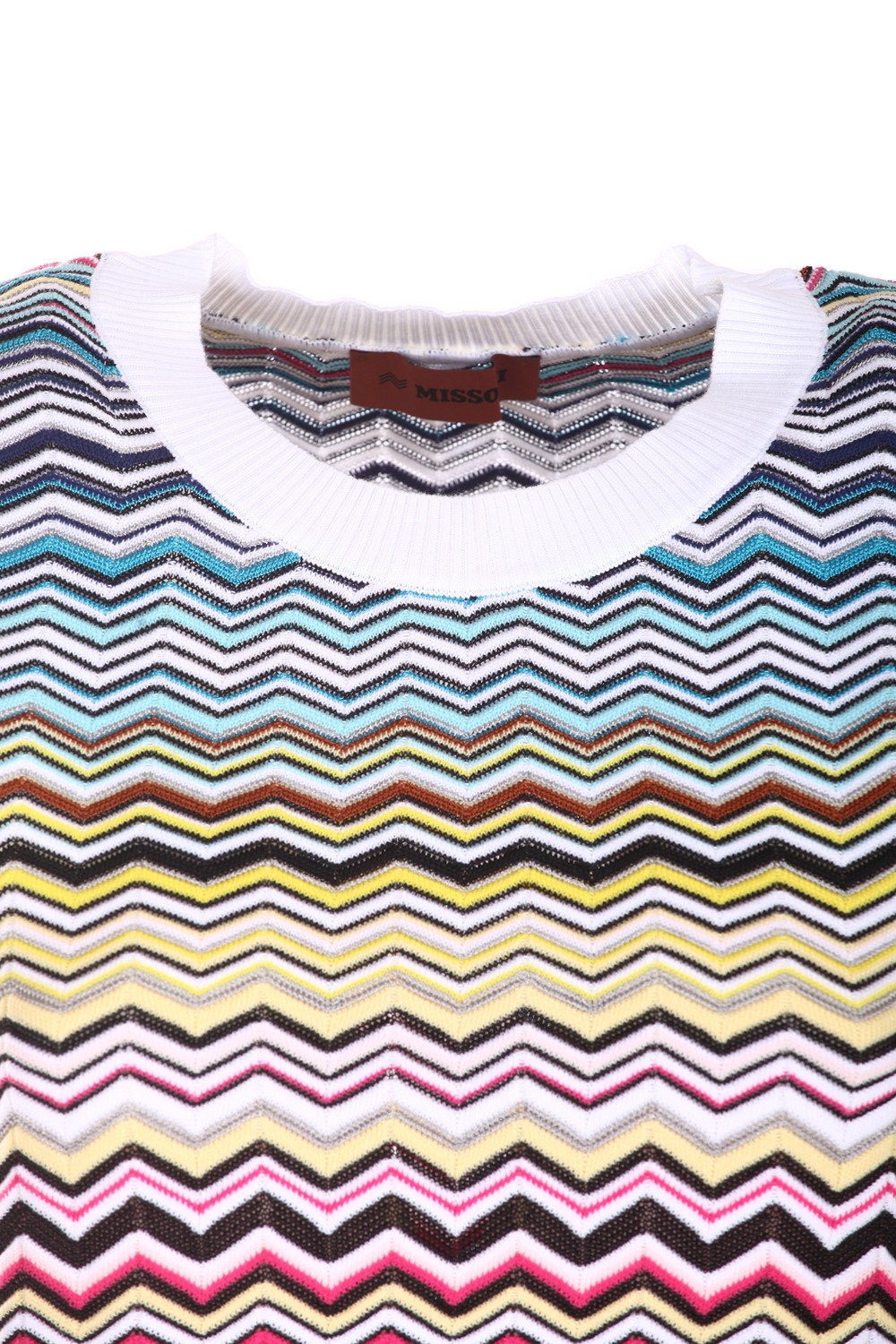 shop MISSONI Saldi Top: Missoni canotta nell' iconica fantasia multicolor.
Lavorato a maglia.
Scollo rotondo.
Interno foderato.
Composizione:  68% Cotone, 31% Viscosa, 1% Poliammide.
Fabbricato in Romania.. DS23SK0X BK022H-SM8N6 number 6088514